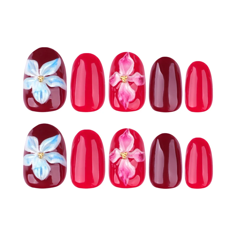 Kunstvolle Nagelkunst mit Blumen-Motiven Karnz
