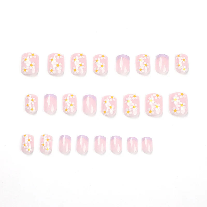 Kunstvolle Nagelkunst mit Blumen-Design und Farbverlauf Karnz