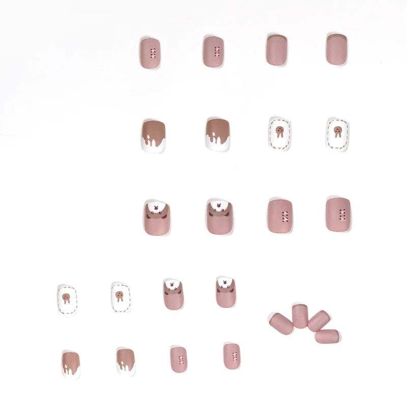 Kunstvolle Nagelkunst mit Bärenmotiv Karnz