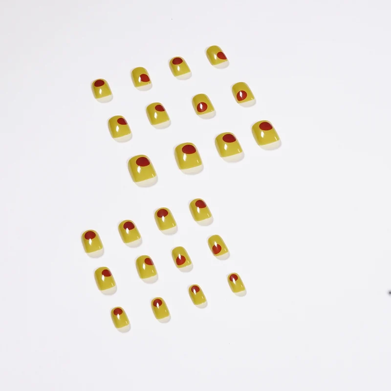 Kunstvolle Nagelkunst im modernen Minimalismus Karnz
