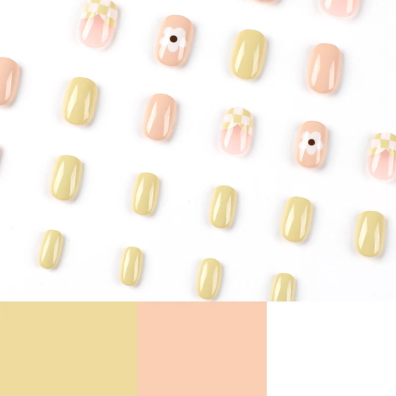 Kunstvolle Nagelkunst im modernen Design Karnz