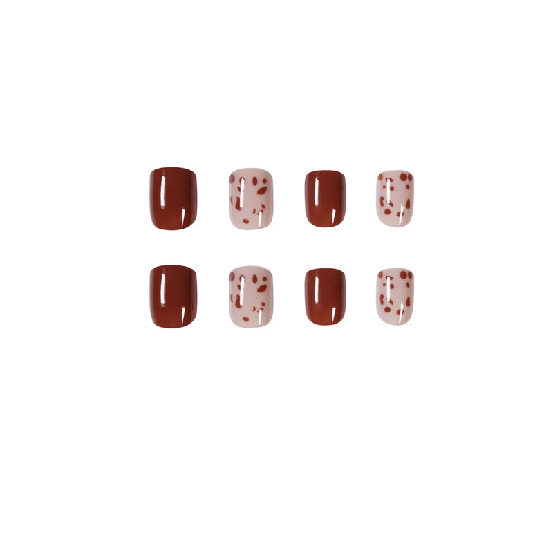 Kunstvolle Nagelkunst im eleganten Design Karnz