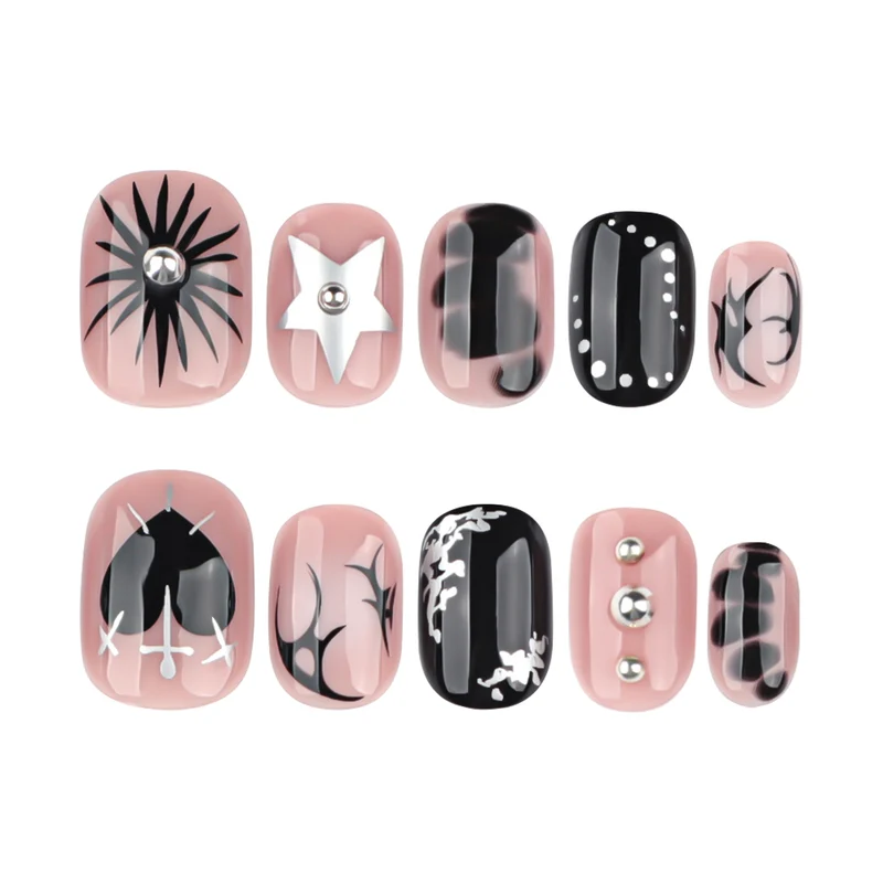Kunstvolle Nagelgestaltung mit elegantem Schwarz-Weiß-Design Karnz