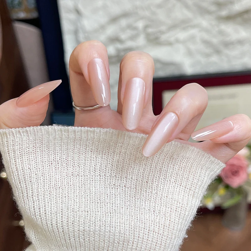 Elegante mandelförmige Press-On-Nagelspitzen Karnz