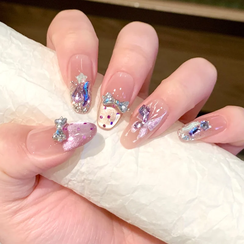 Dekoratives Press-On-Nagelset mit Stern- und Schleifenmotiven Karnz