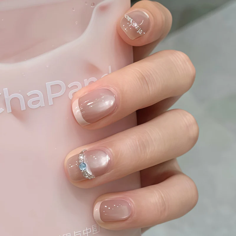 Dekoratives Press-On-Nagelset mit Stern- und Schleifenmotiven Karnz