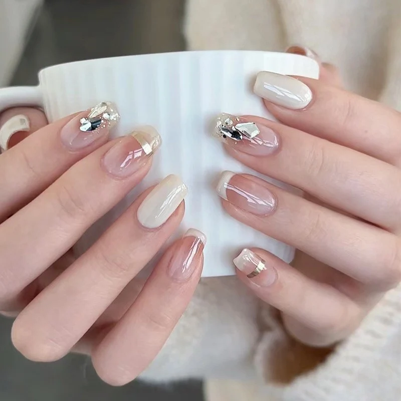 Glänzendes Schmetterlings-Nagelkunst-Set Karnz
