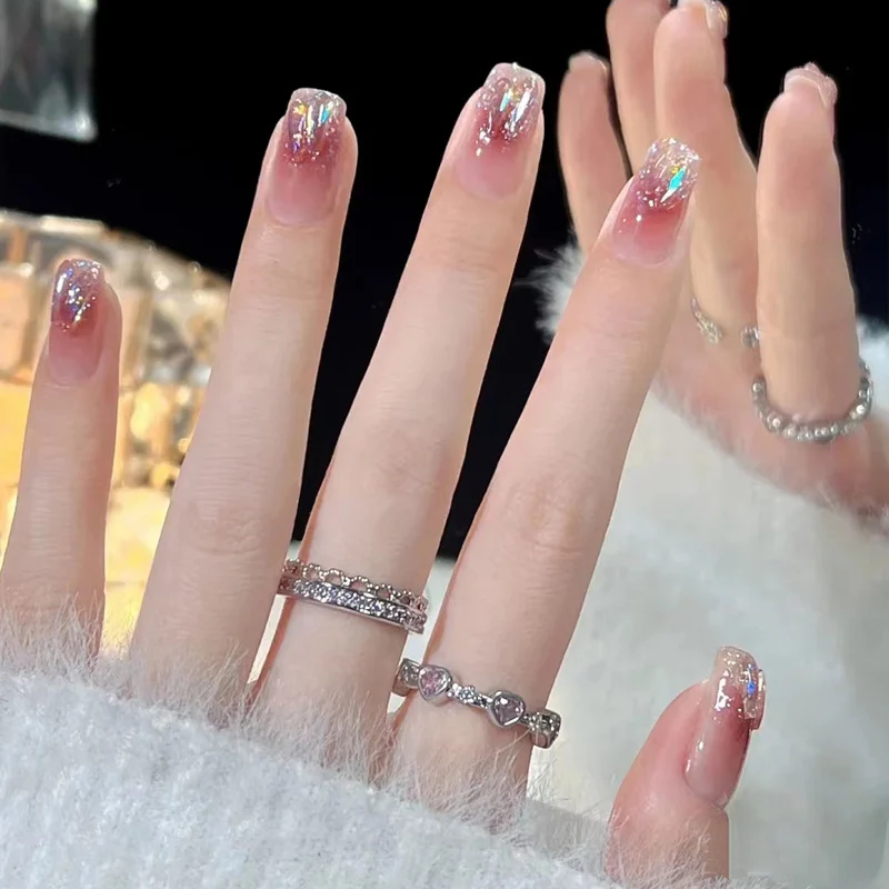 Press-On Nail Design Set mit künstlerischen holografischen Elementen Karnz
