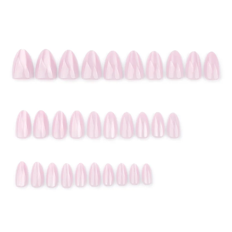 Kunstvolle Gel-Nägel mit elegantem Glamour-Finish Karnz