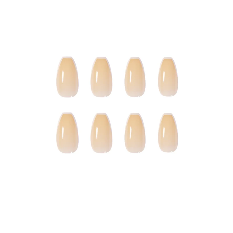 Kunstvolle Gel-Nägel mit elegantem French-Tip Karnz