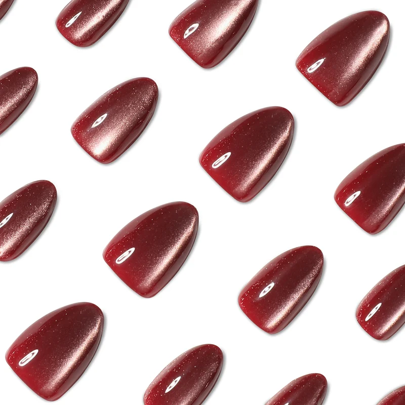 Kunstvolle Gel-Nägel in elegantem Hochglanz Finish Karnz