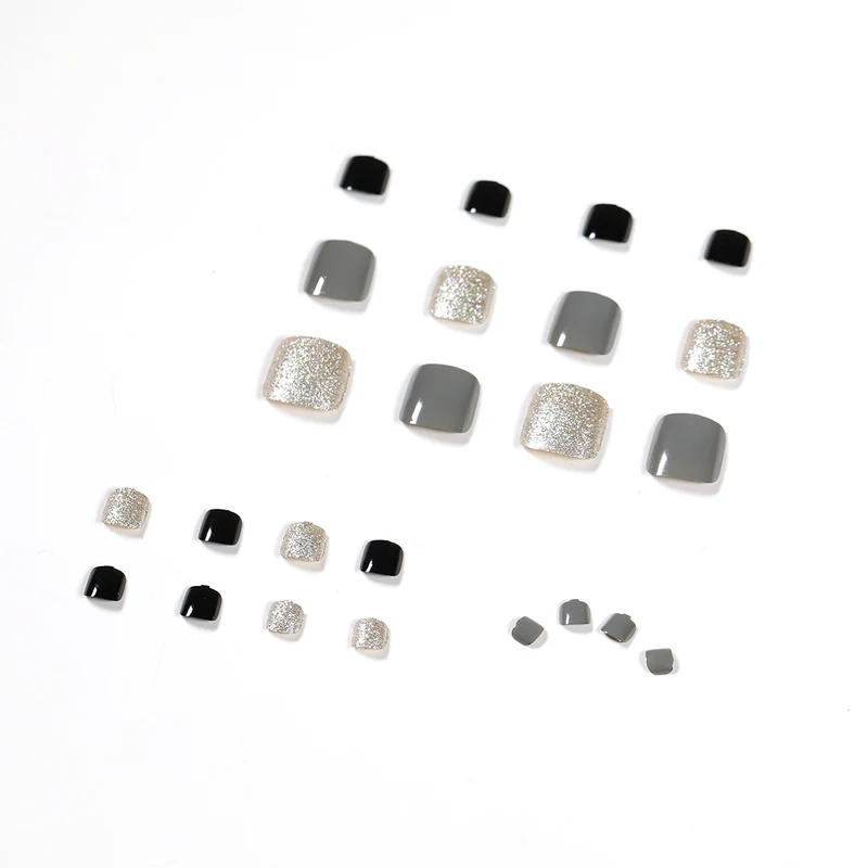 Kunstvolle Fußnagelkunst mit Glitzer- und Mattem Design Karnz