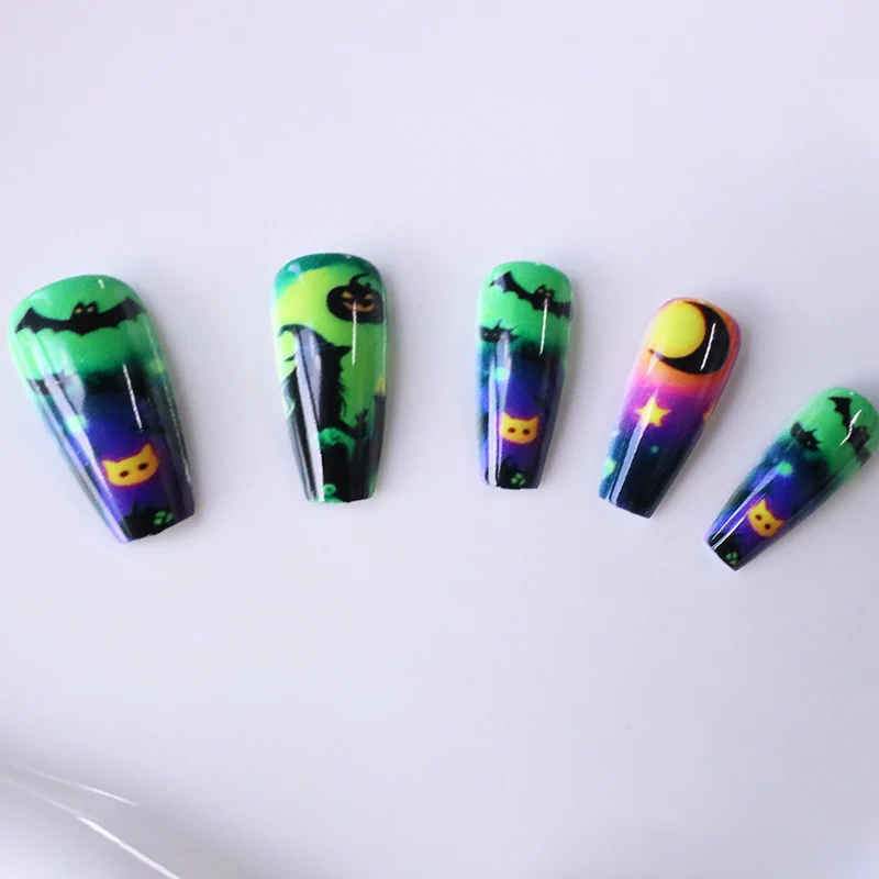 Halloween-inspiriertes Leuchtendes Nagelkunst Karnz