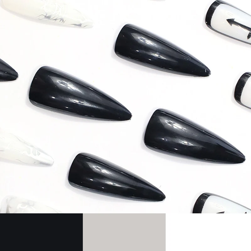 Gothic-inspirierte Stiletto-Nagelkunstverlängerungen Karnz