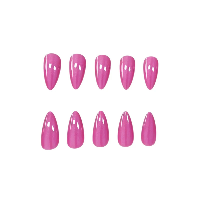 Glänzende Stiletto-Nagelverzierungen Karnz