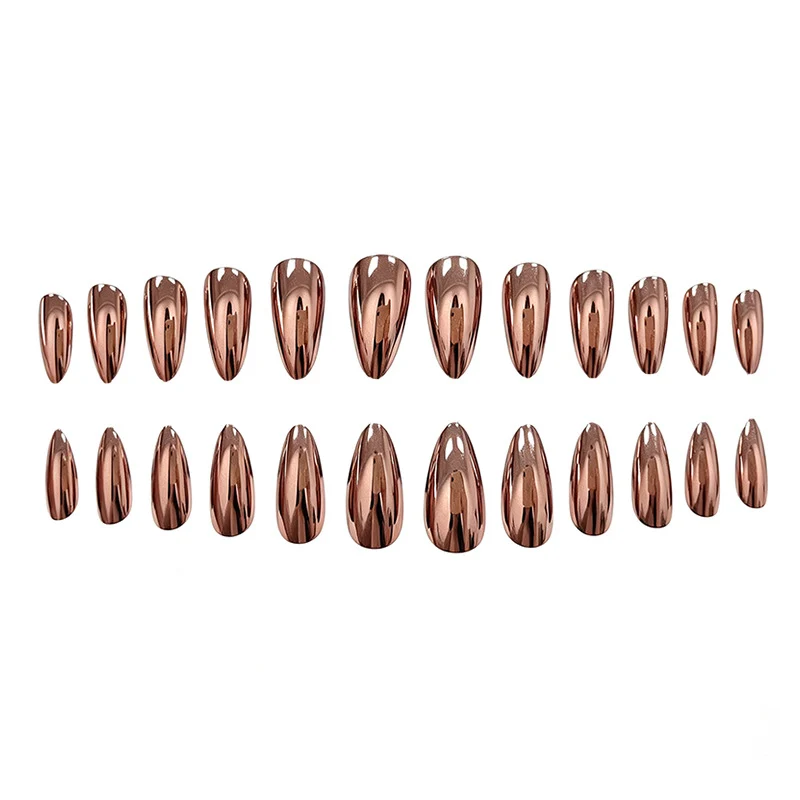 Glänzende Stiletto-Nagelkunstverlängerungen Karnz