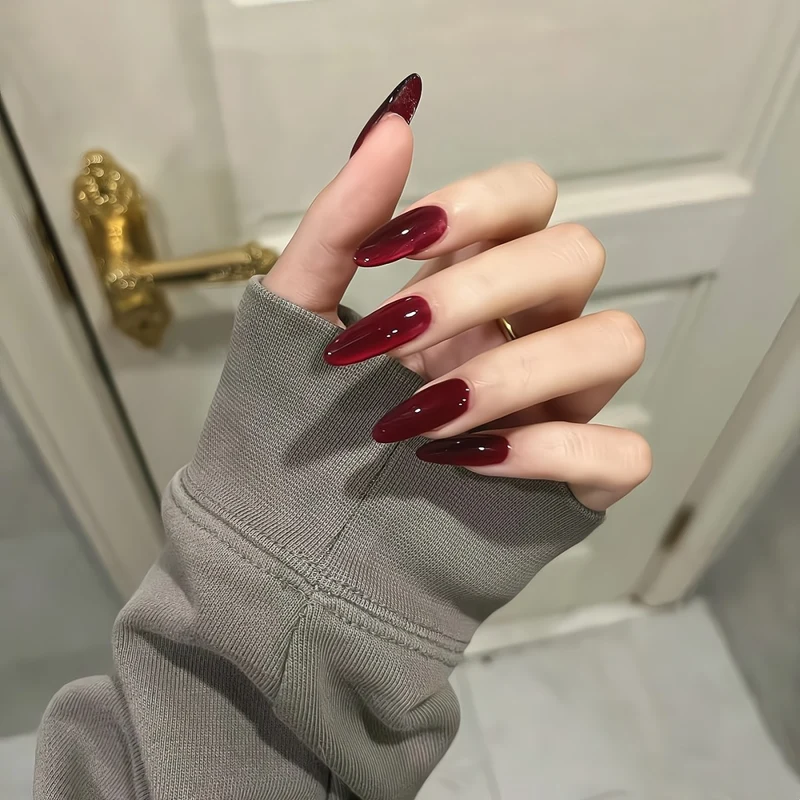 Glänzende Stiletto Acrylnagelverstärkungen Karnz