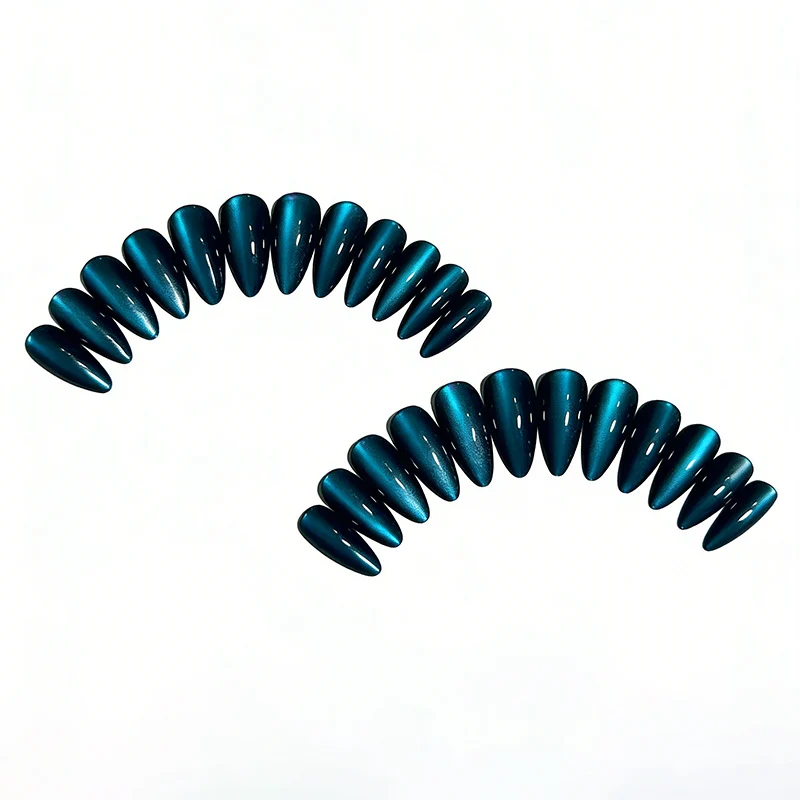 Glänzende Ombre Stiletto Nagelverstärkungen Karnz