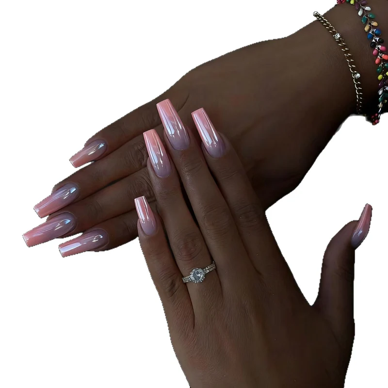 Glänzende Ombre-Nagelverzierungen Karnz