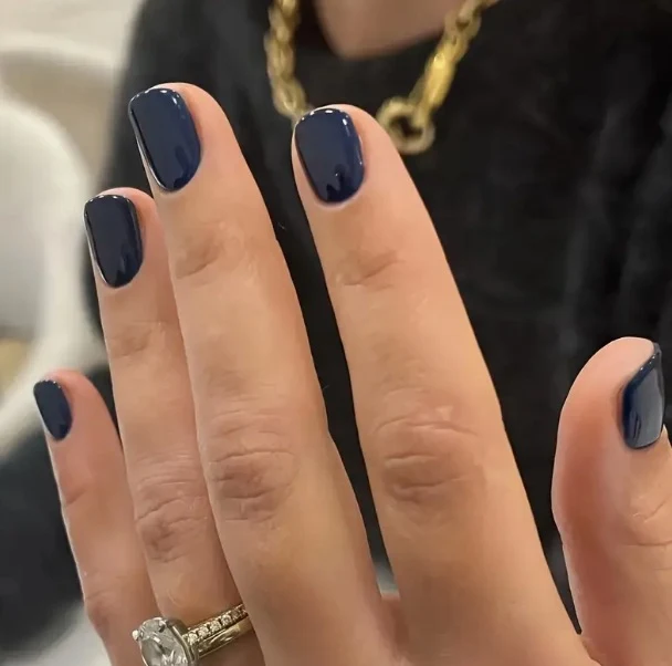 Glänzender Nagellack Karnz