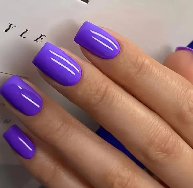 Glänzender Nagellack Karnz