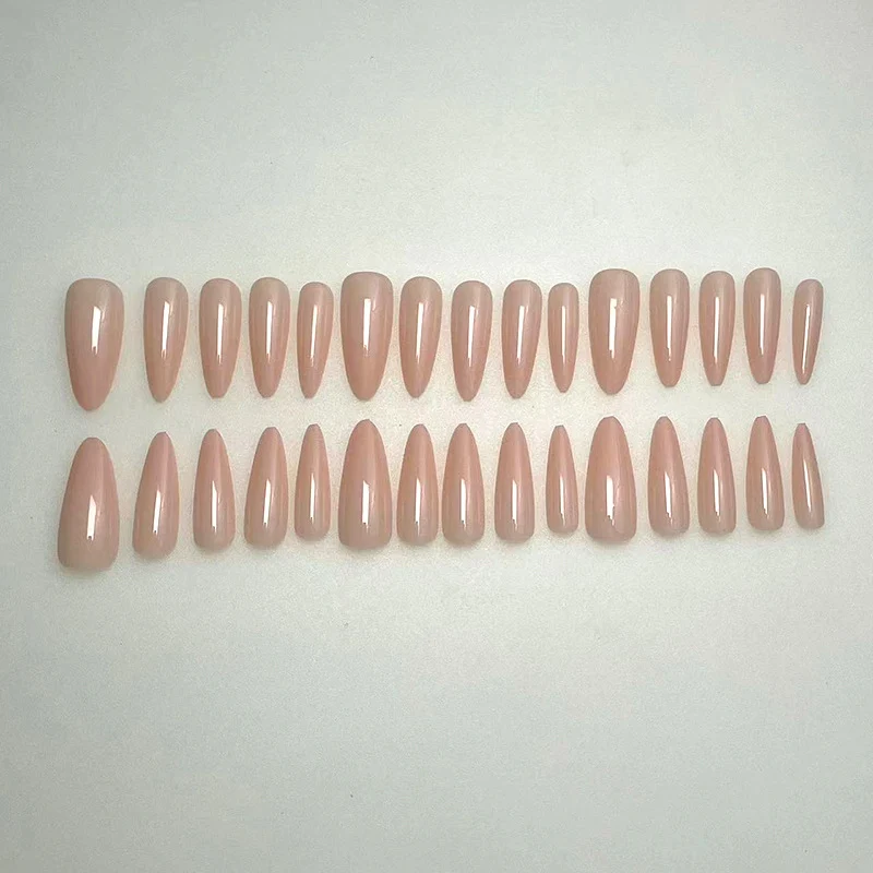 Glänzende Gel-Nagelverlängerungen Karnz