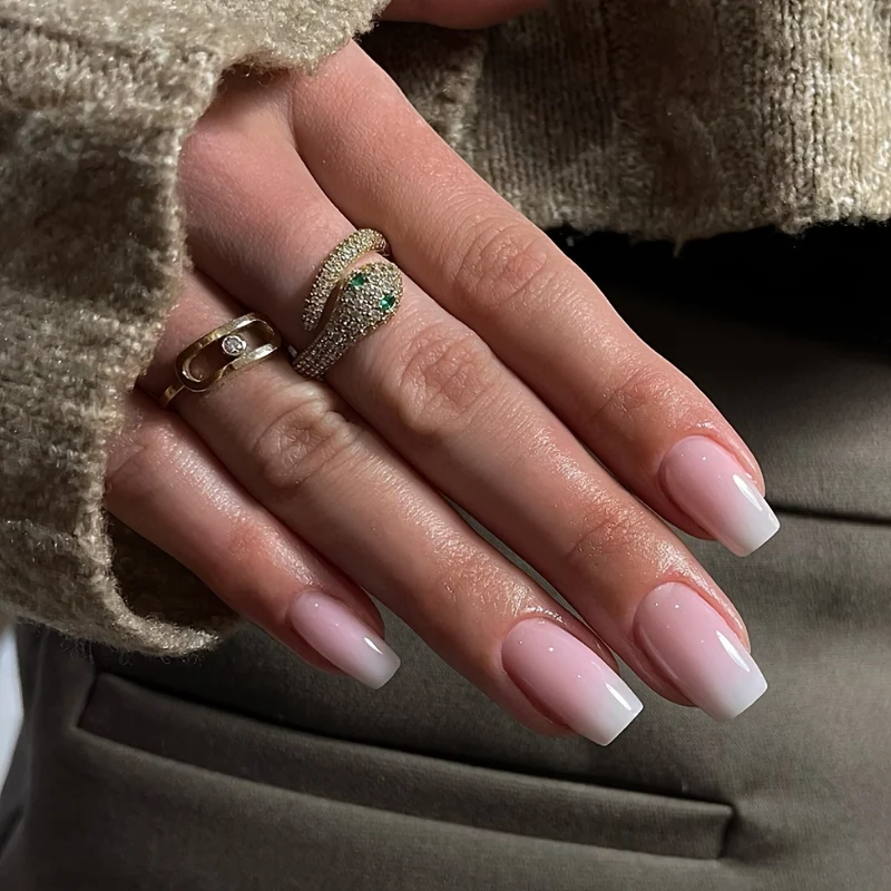 Glitzerndes Ombre Nagelset Karnz