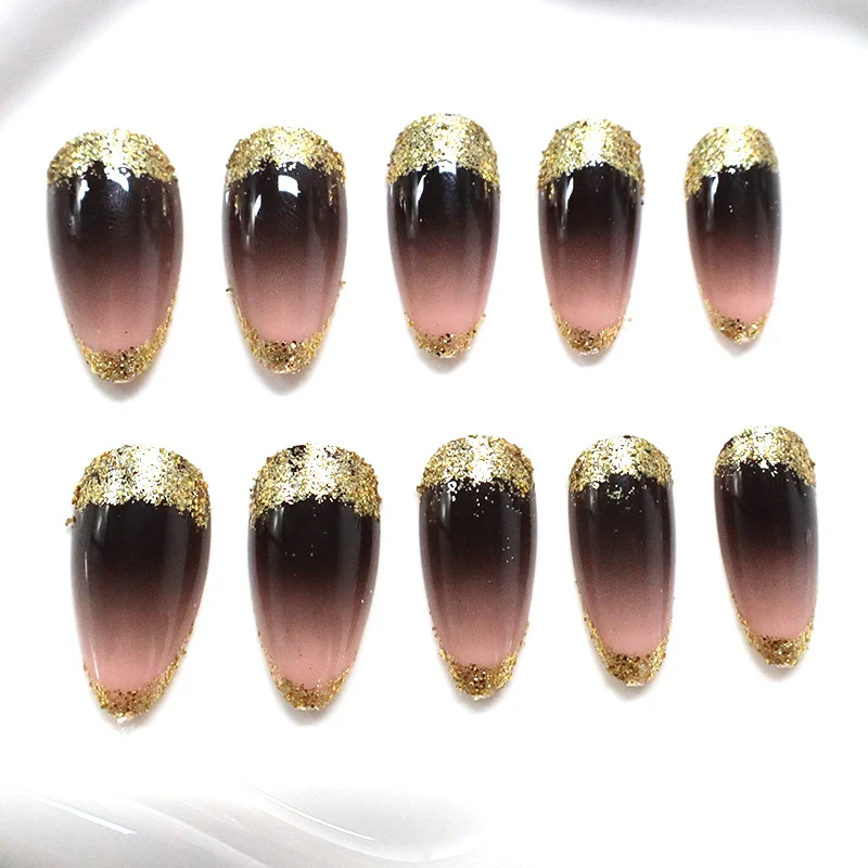 Glitzernde Ombre-Nagelverzierungen Karnz