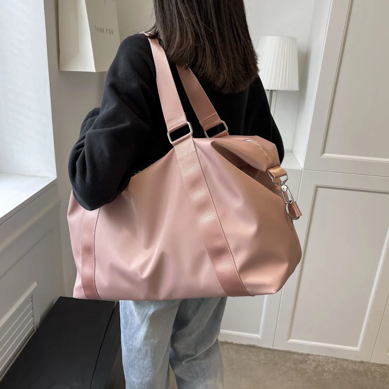 Vielseitige wasserdichte Sport-Duﬀel-Tasche Karnz