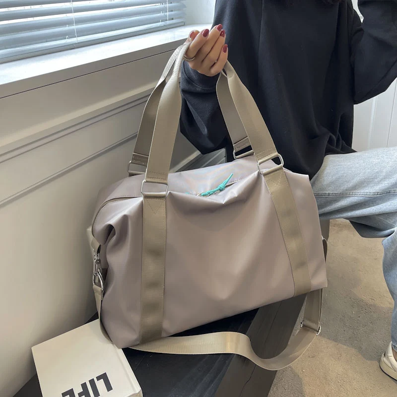 Vielseitige wasserdichte Sport-Duﬀel-Tasche Karnz