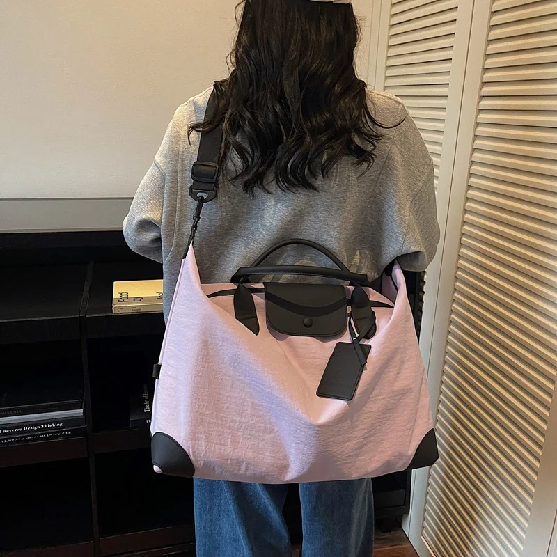 Vielseitige Reisetasche mit verbesserter Organisation Karnz