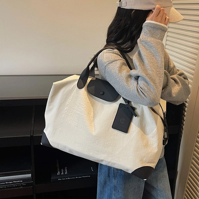 Vielseitige Reisetasche mit verbesserter Organisation Karnz