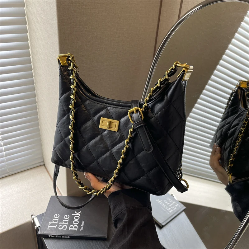 Gestepptes Schultertasche mit Kettenhenkel