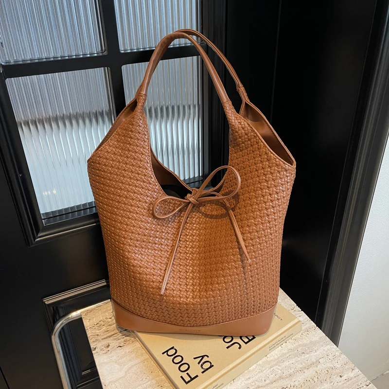 Stilvolle Gewebte Eimer Tasche