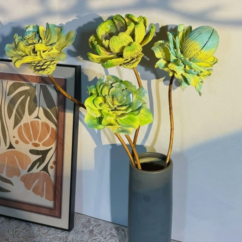 Dekorative handgefertigte Blumenarrangement