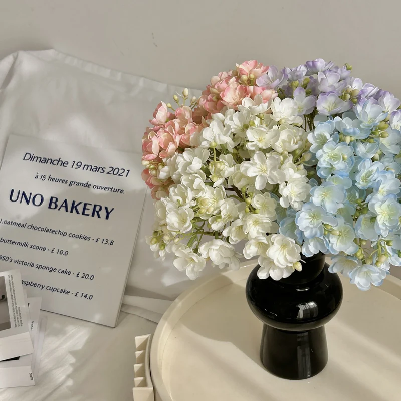 Dekorative Blumenarrangements