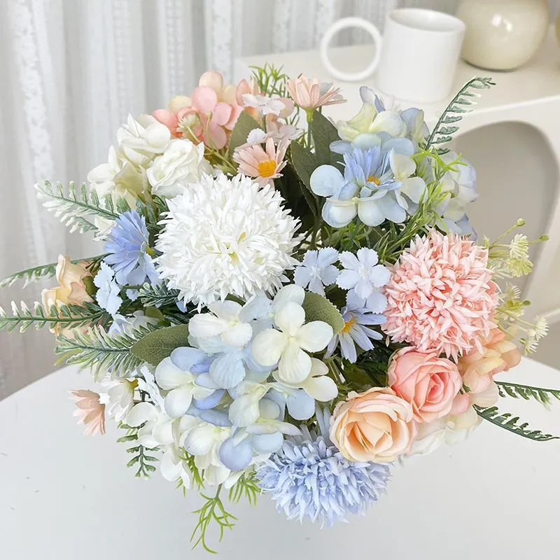 Dekorativer Blumenkranz