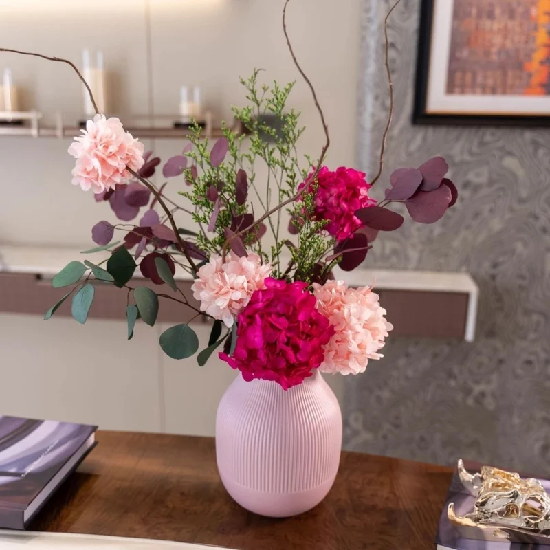 Charmante florale Blumenarrangement