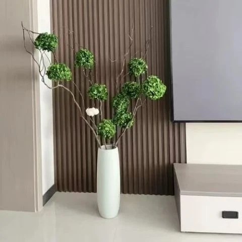 Künstlerische Innenblumenanordnung