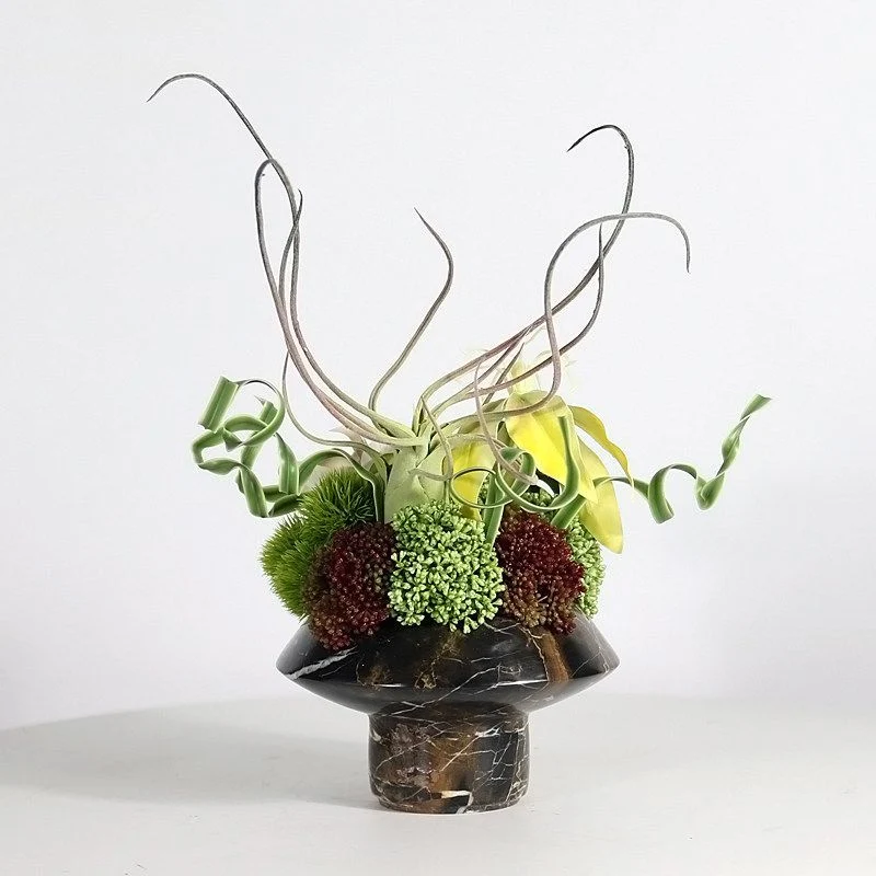 Künstlerische florale Anzeige