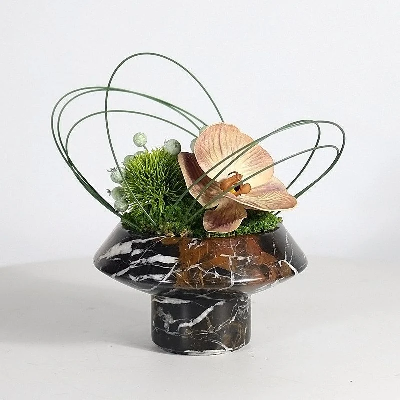 Künstlerische florale Anzeige