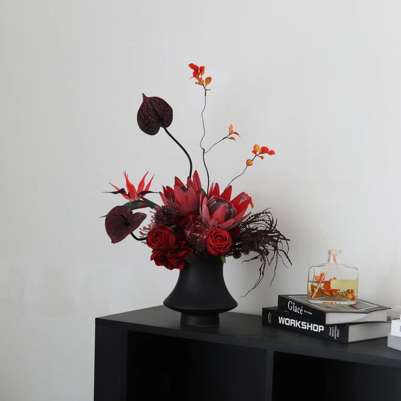 Künstlerisches florales Tischmittelstück Arrangement
