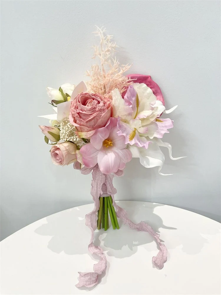 Künstlerisches florales Blumenarrangement