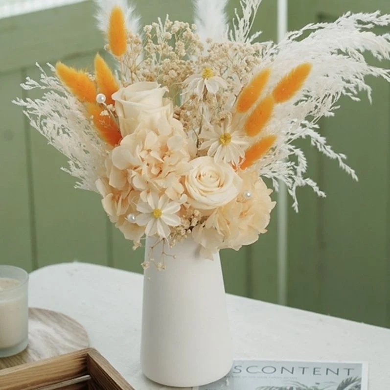 Künstlerischer getrockneter Blumenstrauß