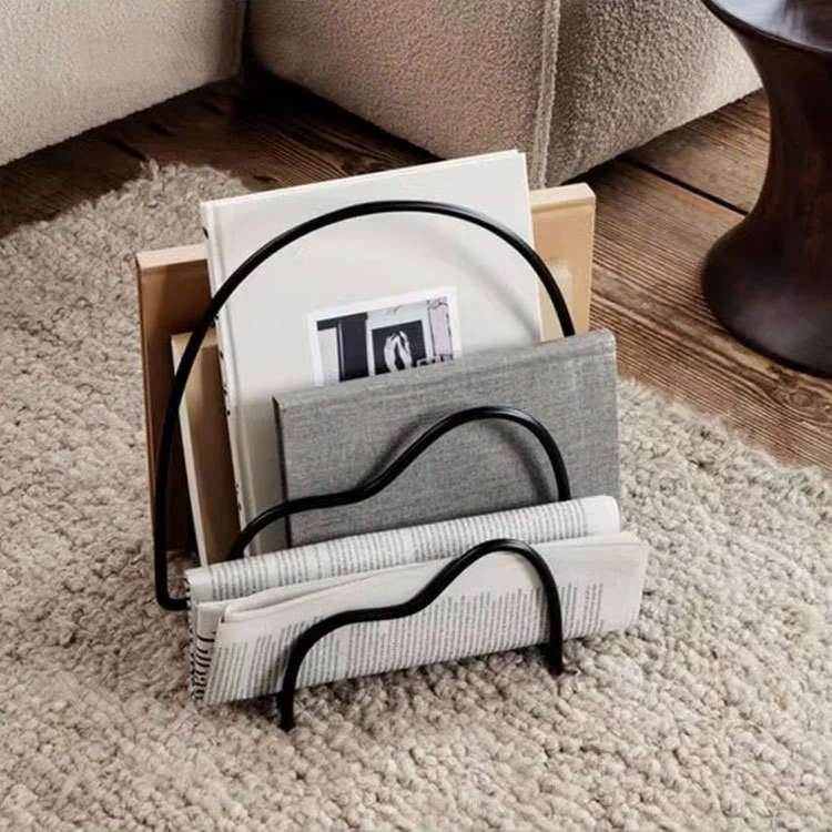 Moderner dekorativer Zeitschriftenständer
