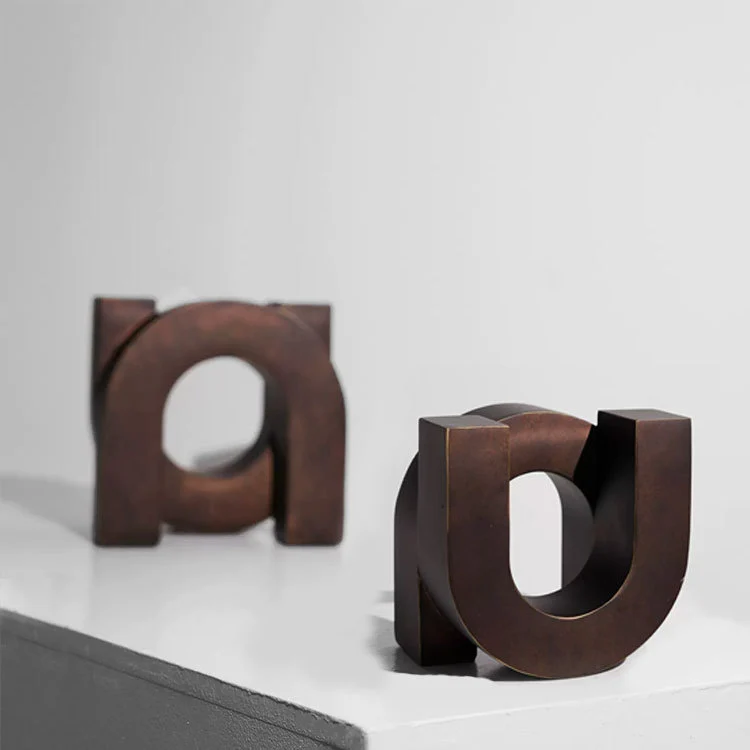 Moderne dekorative Buchstaben Skulptur