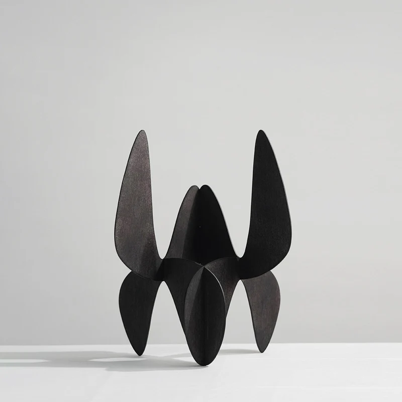 Abstrakte dekorative kinetische Skulptur