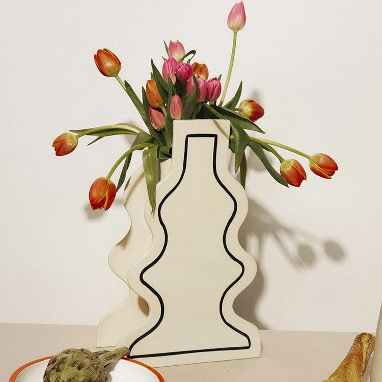 Abstrakte Kurvenförmige Keramiksäule