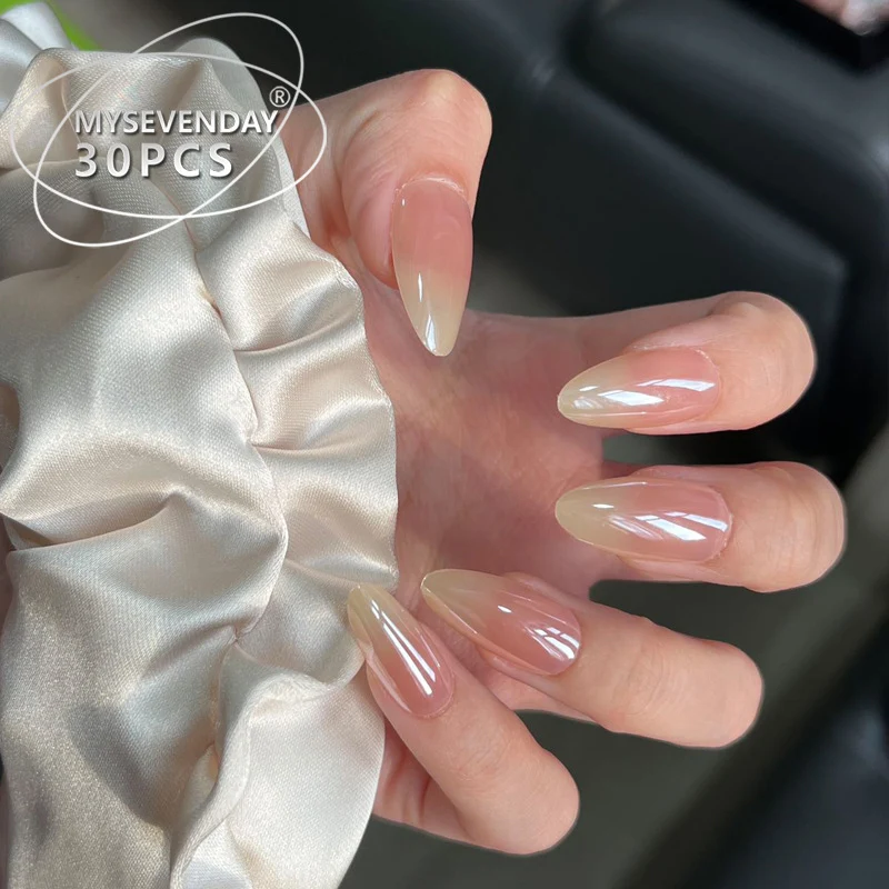 Elegantes Stiletto Press-On-Nagelset mit natürlichem Ombre-Finish Karnz