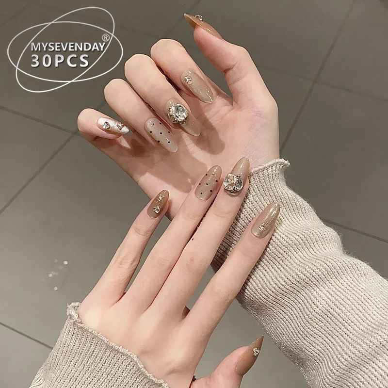 Elegantes Stiletto Press-On-Nagelset mit Kristallakzenten Karnz